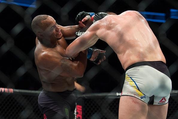 Veja imagens da pica batalha entre Daniel Cormier e Alexander Gustafsson, valendo o cinturo dos meio-pesados do UFC