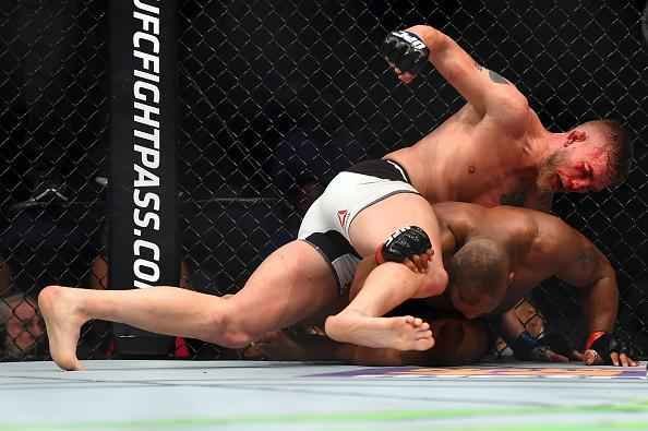 Veja imagens da pica batalha entre Daniel Cormier e Alexander Gustafsson, valendo o cinturo dos meio-pesados do UFC