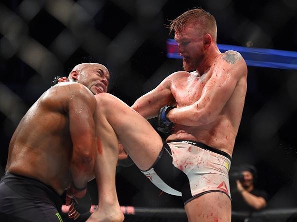 Veja imagens da pica batalha entre Daniel Cormier e Alexander Gustafsson, valendo o cinturo dos meio-pesados do UFC