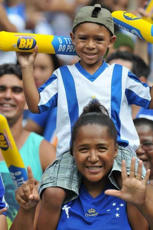 Imagens da torcida do Cruzeiro no jogo contra o Grmio no Mineiro