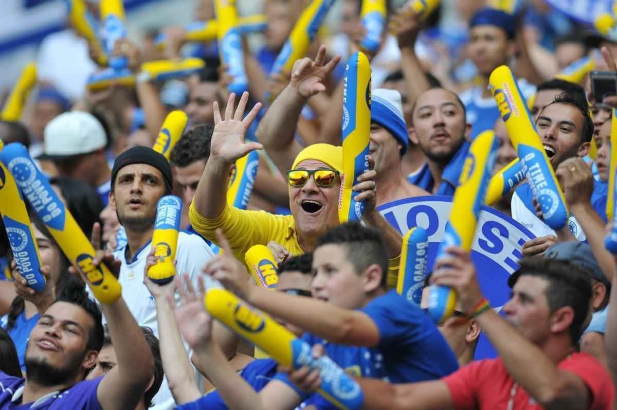 Imagens da torcida do Cruzeiro no jogo contra o Grmio no Mineiro