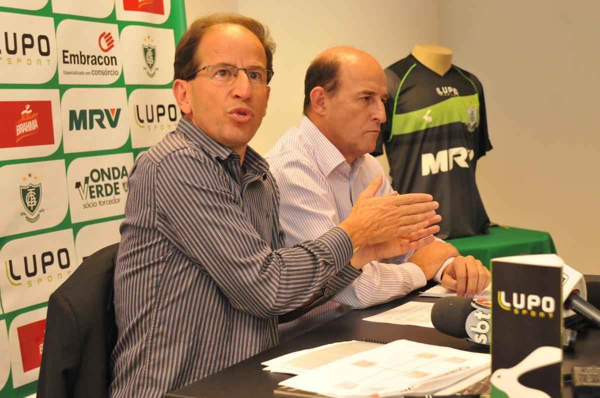 A sexta-feira (09/10) foi marcada por muitas novidades no Amrica: as principais foram a confirmao na Liga Sul-Minas-Rio de 2016 e a renovao de contrato com o goleiro Joo Ricardo at 2018 (fotos: Rodrigo Clemente/EM/D.A Press)