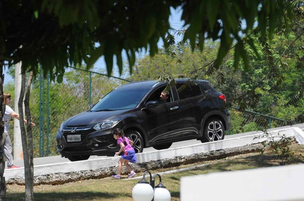 Em ambiente tranquilo e com presena de familiares, Galo treinou na manh deste sbado no CT