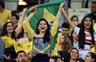 Imagens da torcida brasileira no jogo contra a Venezuela no estdio Castelo