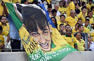 Imagens da torcida brasileira no jogo contra a Venezuela no estdio Castelo