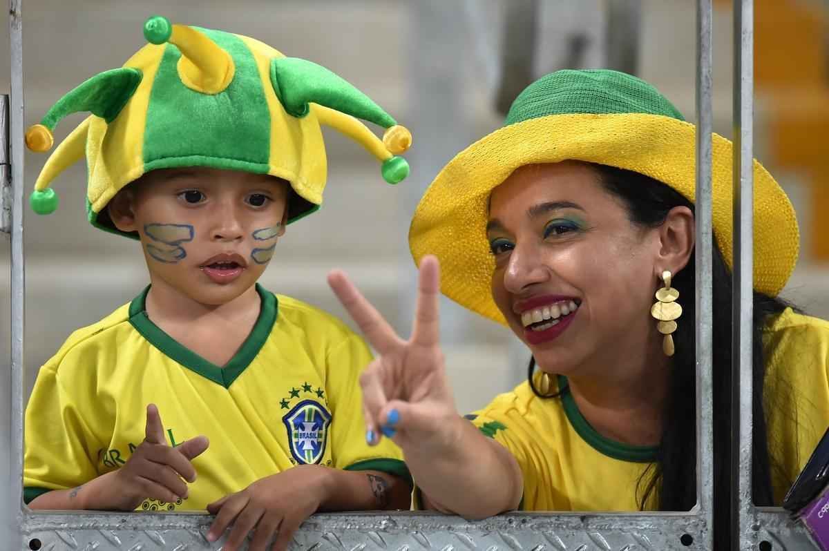 Imagens da torcida brasileira no jogo contra a Venezuela no estdio Castelo