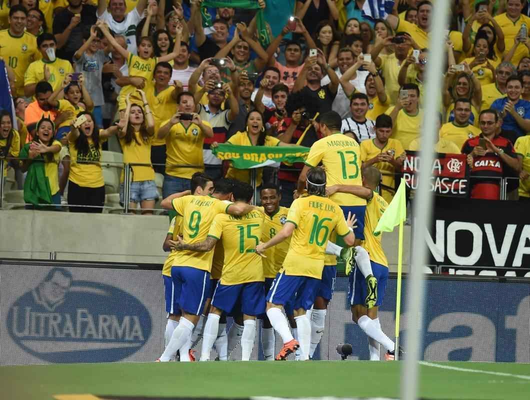 Imagens da partida entre Brasil e Venezuela no Castelão