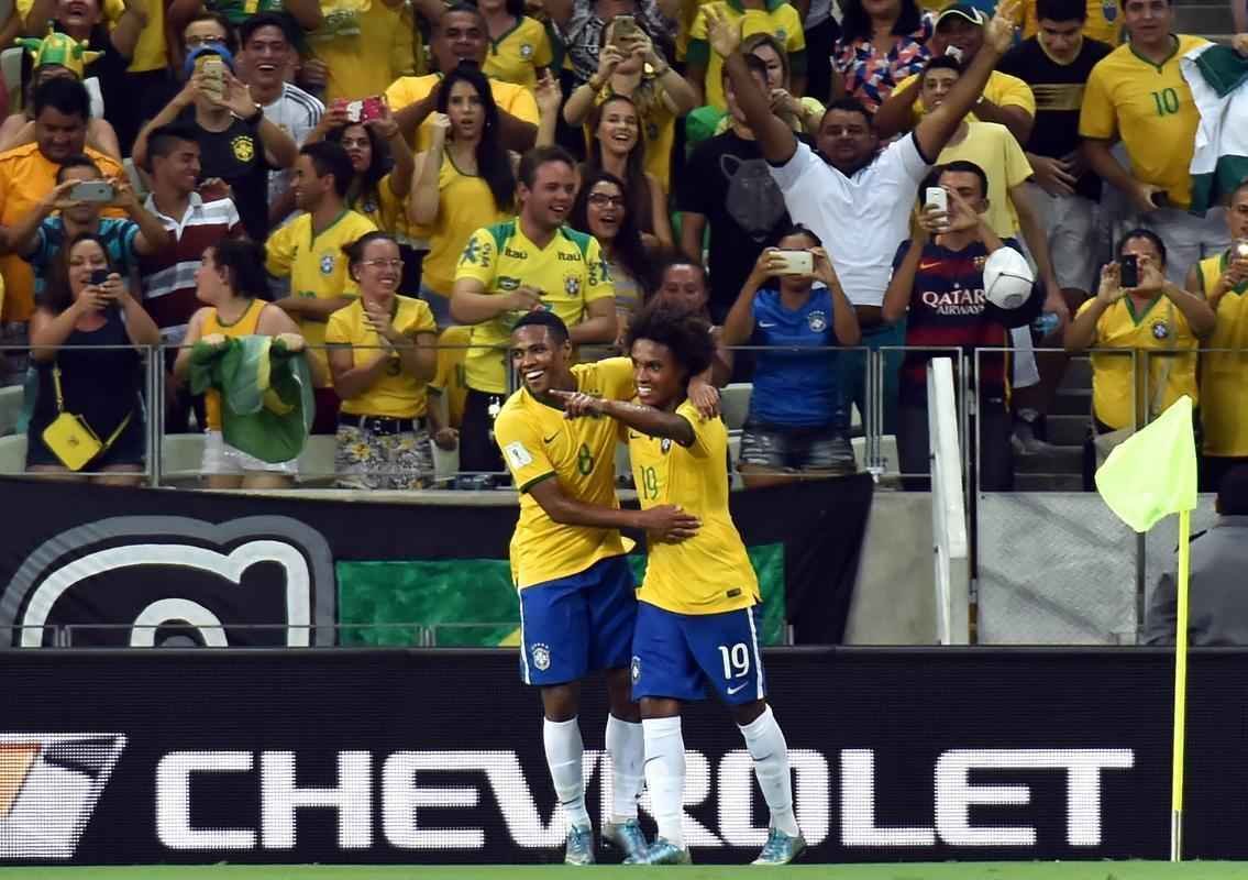 Imagens da partida entre Brasil e Venezuela no Castelão