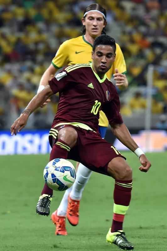 Imagens da partida entre Brasil e Venezuela no Castelão