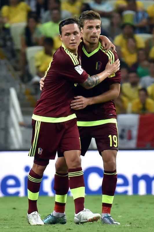 Imagens da partida entre Brasil e Venezuela no Castelão