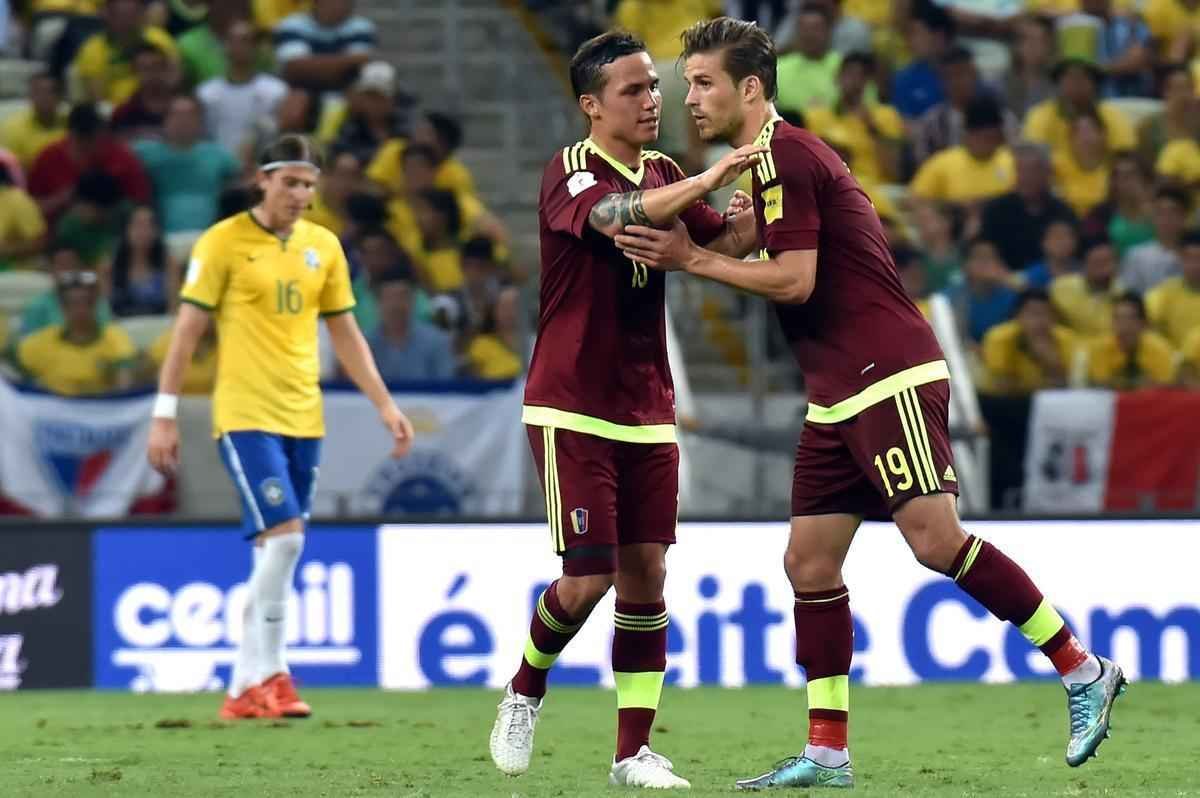 Imagens da partida entre Brasil e Venezuela no Castelão