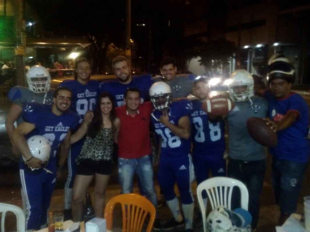 Fotos da divulgao de Get Eagles, time de futebol americano de BH - Blitz realizada na Praa da Savassi
