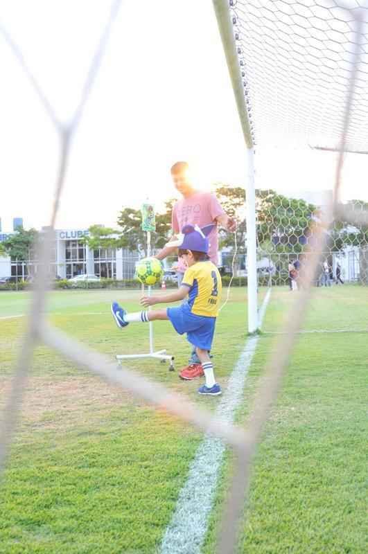 Matheus, que sofre de displasia neuronal no intestino, visitou Toca da Raposa II e recebeu ateno dos cruzeirenses