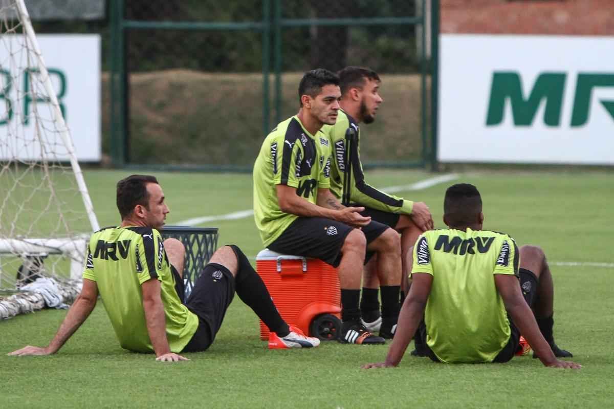 Confira as fotos do treino do Atltico