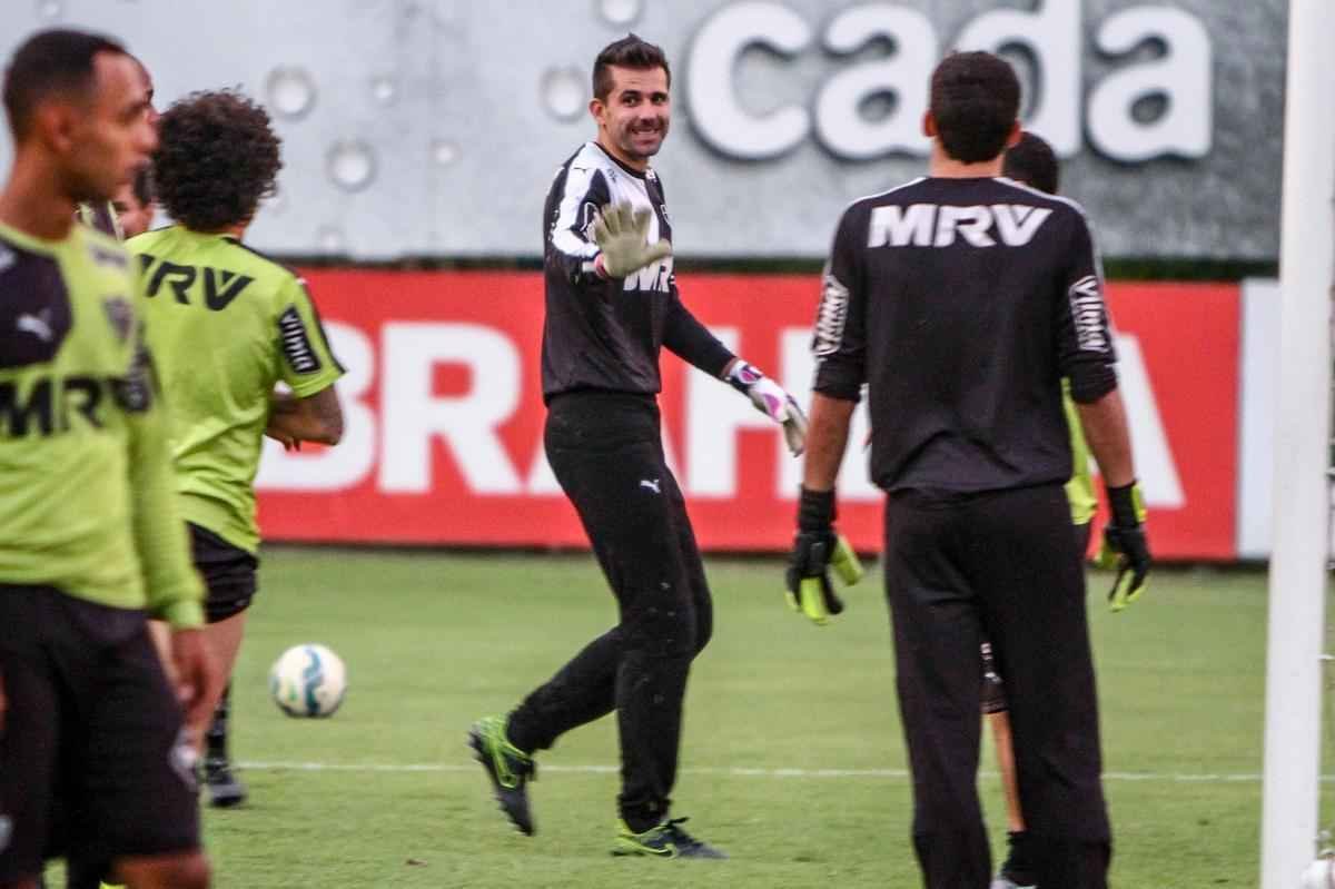 Confira as fotos do treino do Atltico