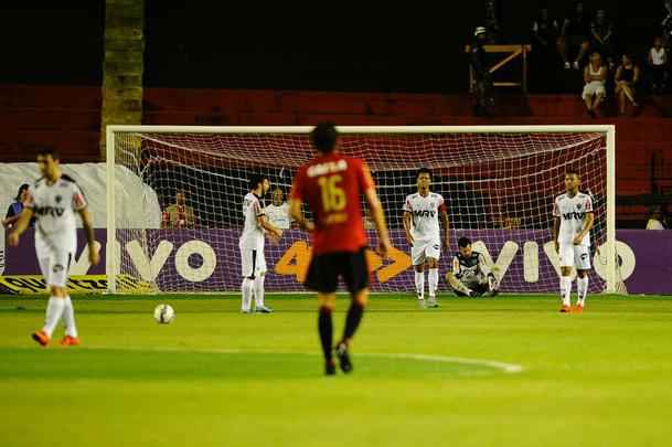 Flamengo sofre goleada de 4 a 0 contra o Bragantino em partida desastrosa