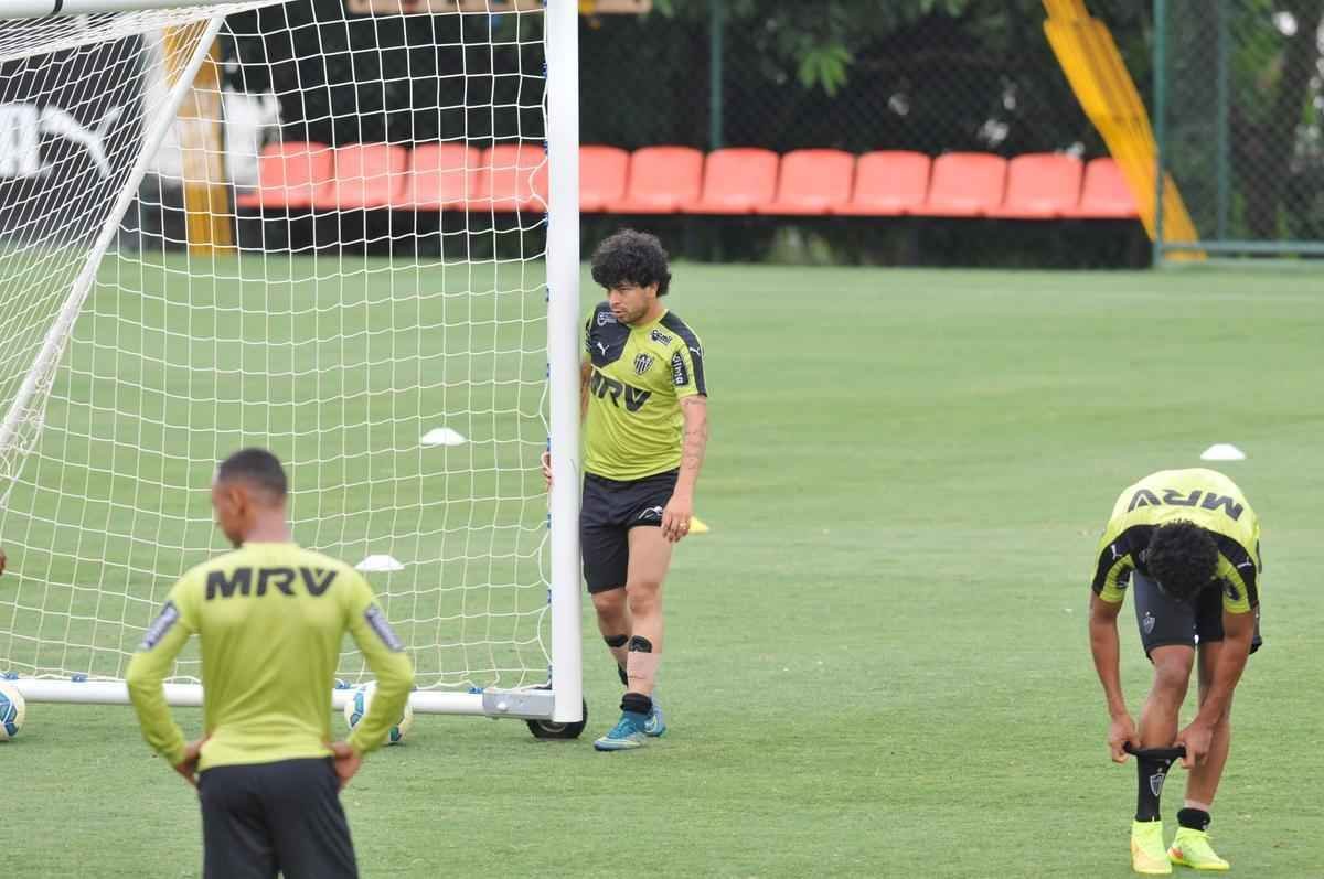 Pequenos torcedores foram ao CT e levaram um cartaz com a frase 'eu acredito' para incentivar atletas