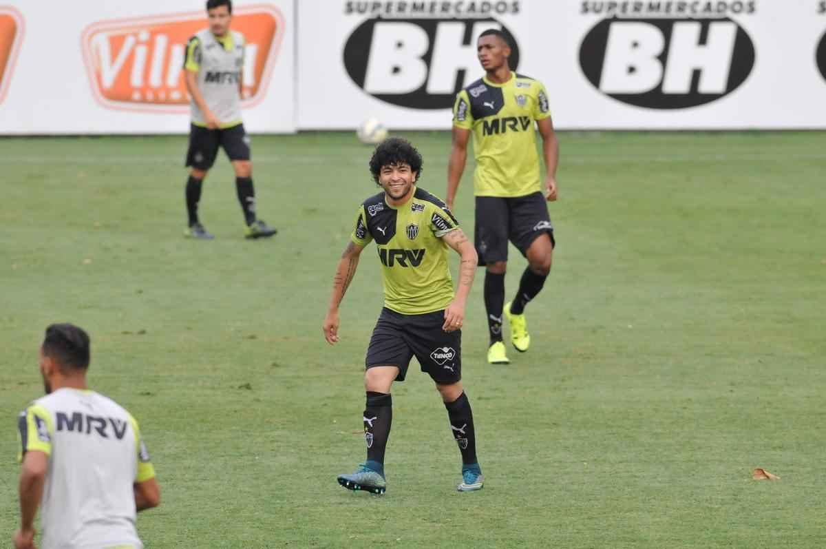 Pequenos torcedores foram ao CT e levaram um cartaz com a frase 'eu acredito' para incentivar atletas
