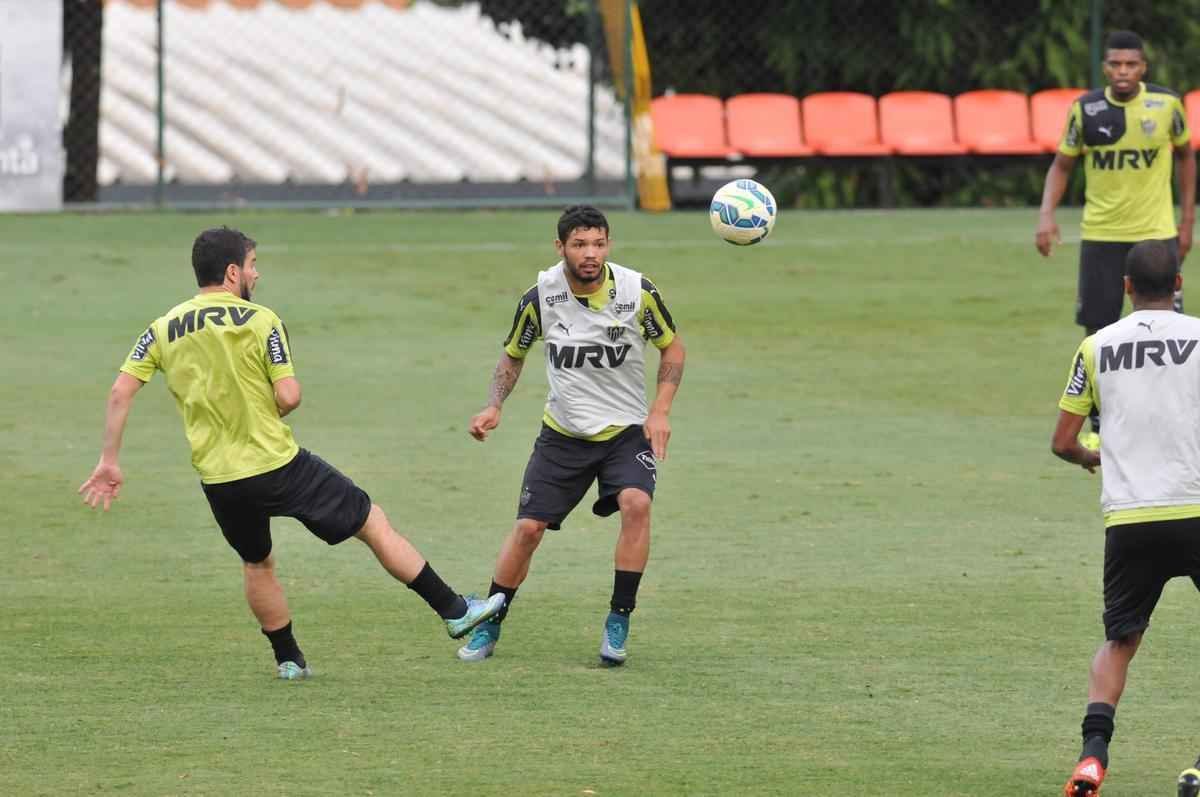 Pequenos torcedores foram ao CT e levaram um cartaz com a frase 'eu acredito' para incentivar atletas