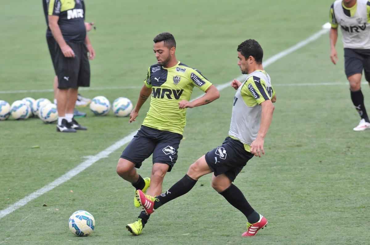 Pequenos torcedores foram ao CT e levaram um cartaz com a frase 'eu acredito' para incentivar atletas
