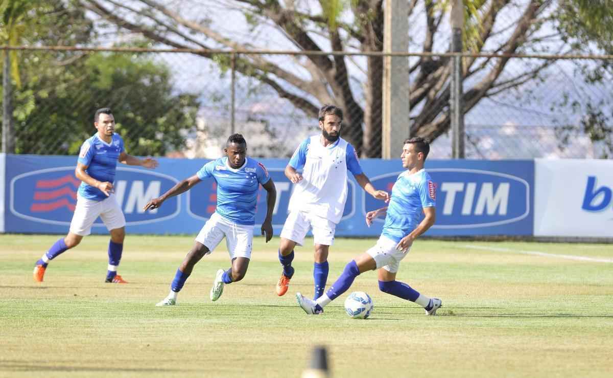 Equipe celeste se prepara para enfrentar o Gois, neste domingo, no estdio Serra Dourada