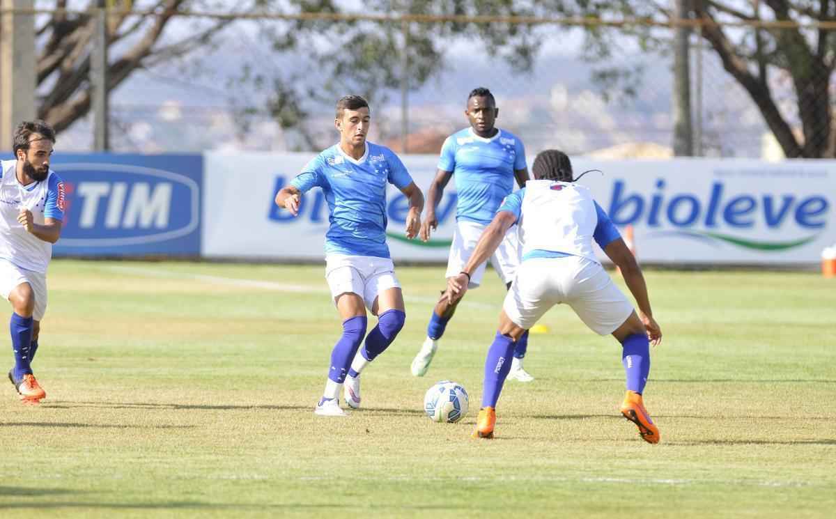 Equipe celeste se prepara para enfrentar o Gois, neste domingo, no estdio Serra Dourada