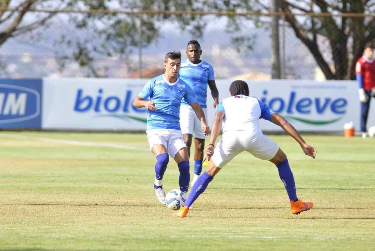 Equipe celeste se prepara para enfrentar o Gois, neste domingo, no estdio Serra Dourada