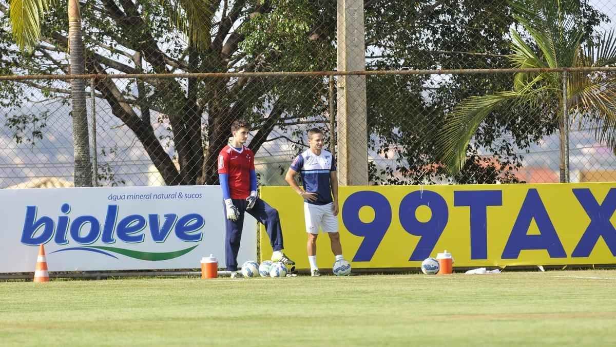 Equipe celeste se prepara para enfrentar o Gois, neste domingo, no estdio Serra Dourada