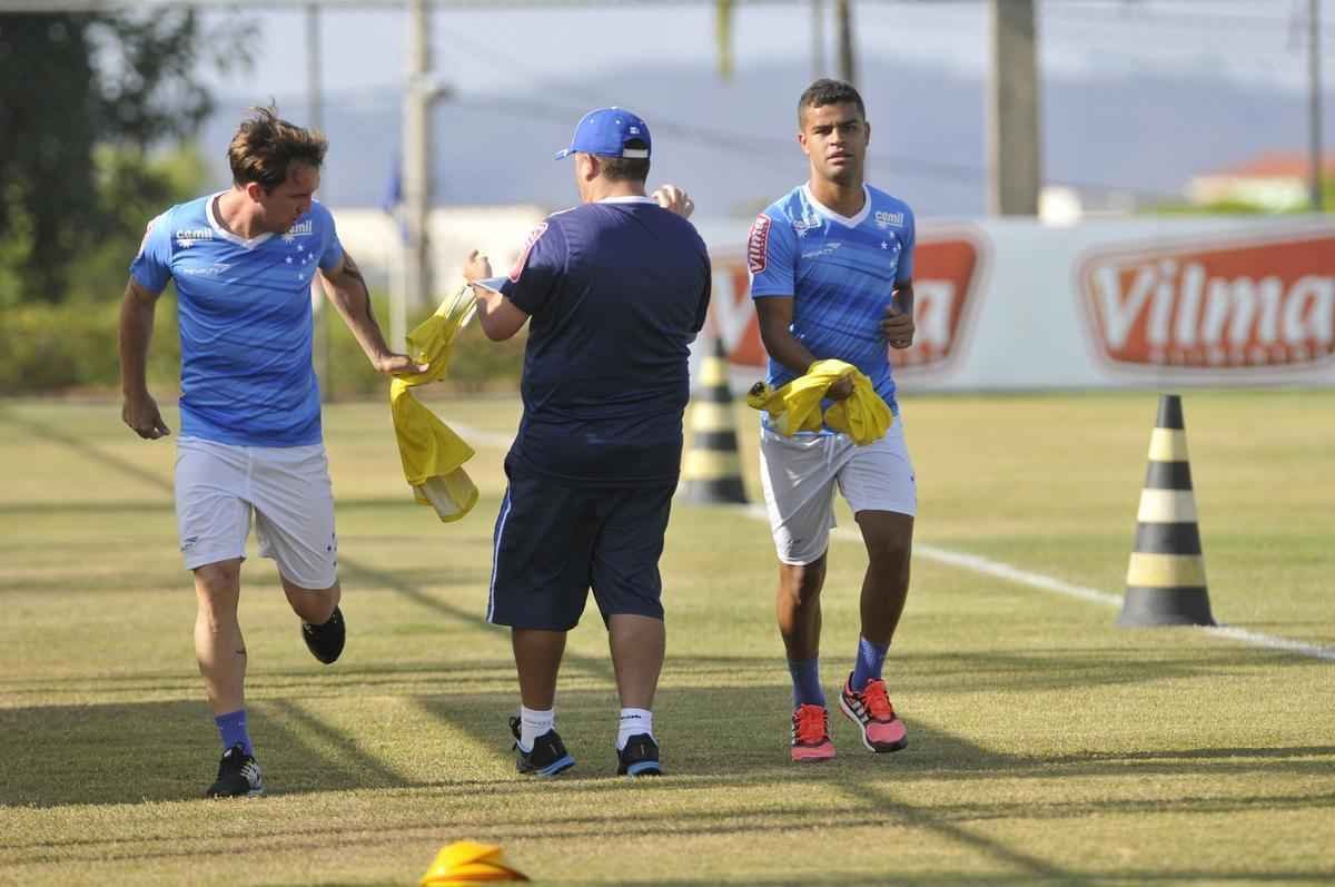 Equipe celeste se prepara para enfrentar o Gois, neste domingo, no estdio Serra Dourada