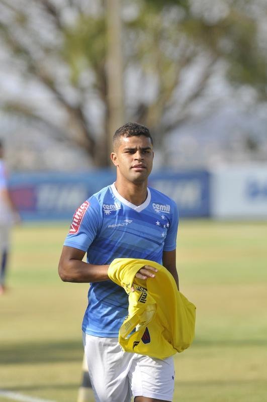 Equipe celeste se prepara para enfrentar o Gois, neste domingo, no estdio Serra Dourada