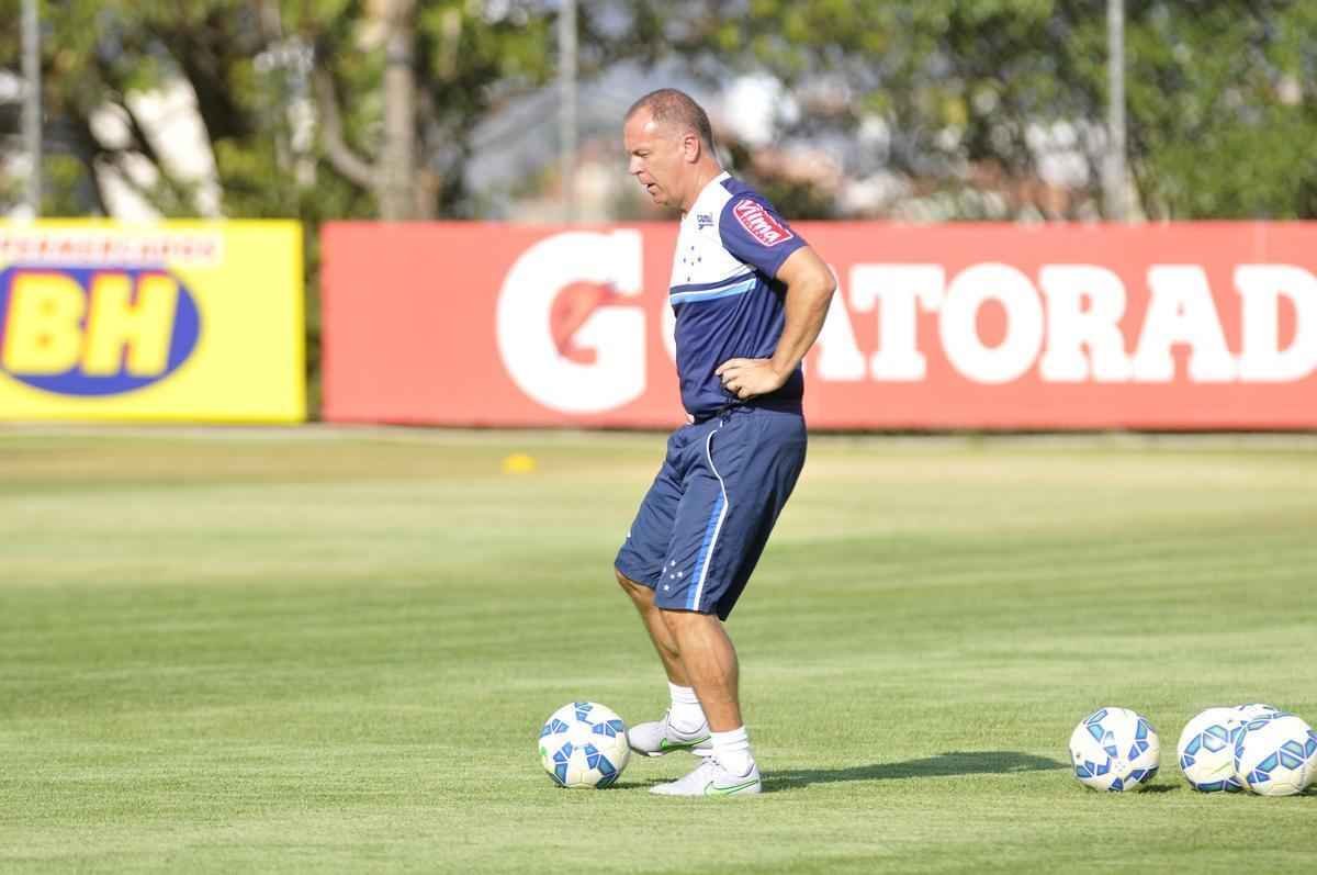 Equipe celeste se prepara para enfrentar o Gois, neste domingo, no estdio Serra Dourada
