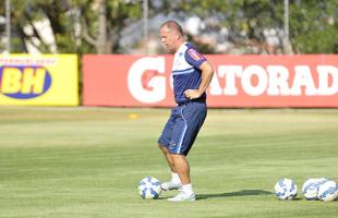 Equipe celeste se prepara para enfrentar o Gois, neste domingo, no estdio Serra Dourada