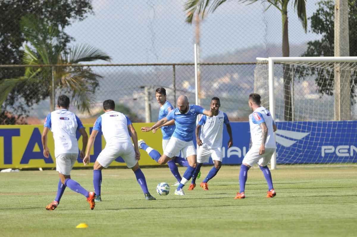 Equipe celeste se prepara para enfrentar o Gois, neste domingo, no estdio Serra Dourada