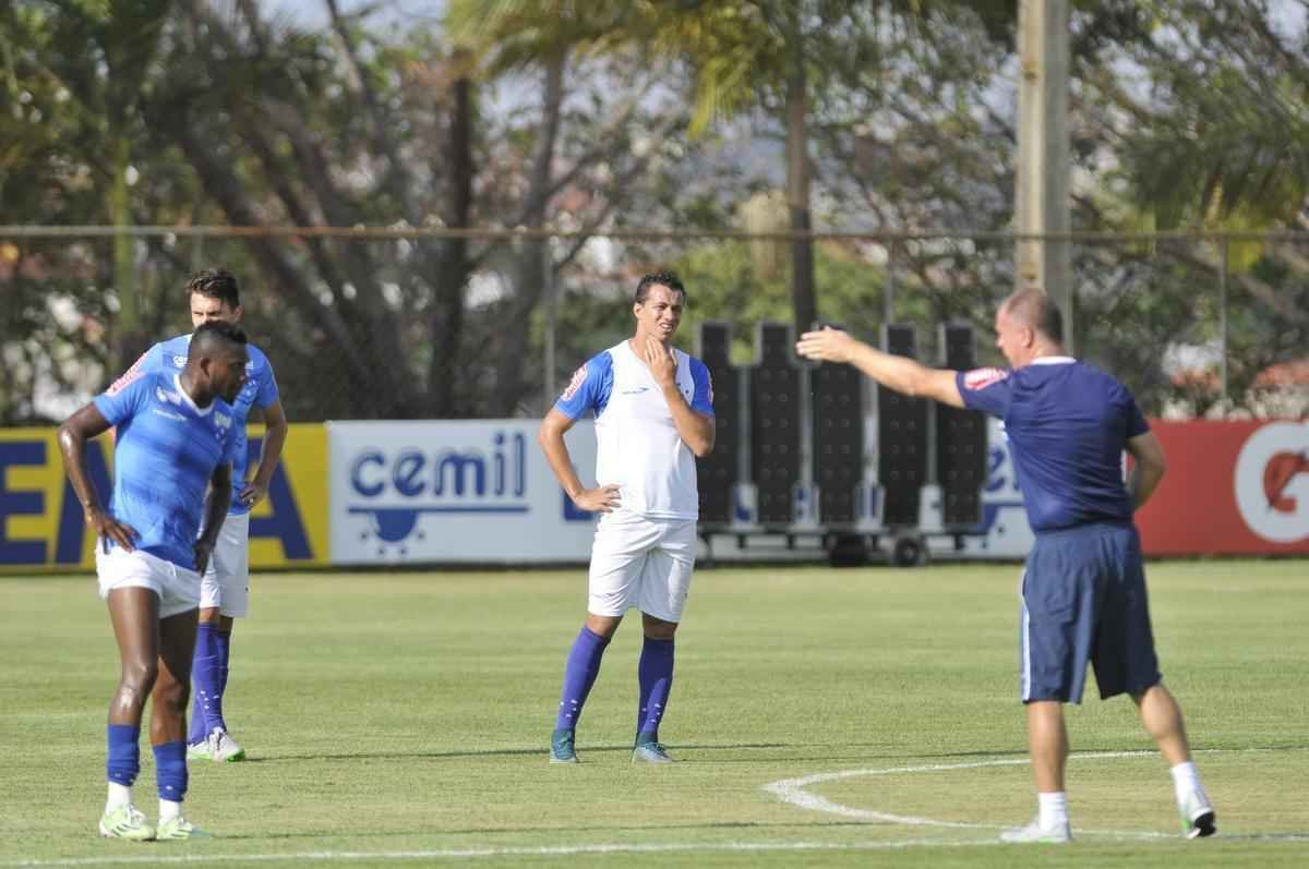 Equipe celeste se prepara para enfrentar o Gois, neste domingo, no estdio Serra Dourada