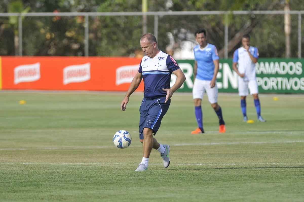 Equipe celeste se prepara para enfrentar o Gois, neste domingo, no estdio Serra Dourada
