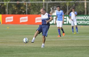 Equipe celeste se prepara para enfrentar o Gois, neste domingo, no estdio Serra Dourada