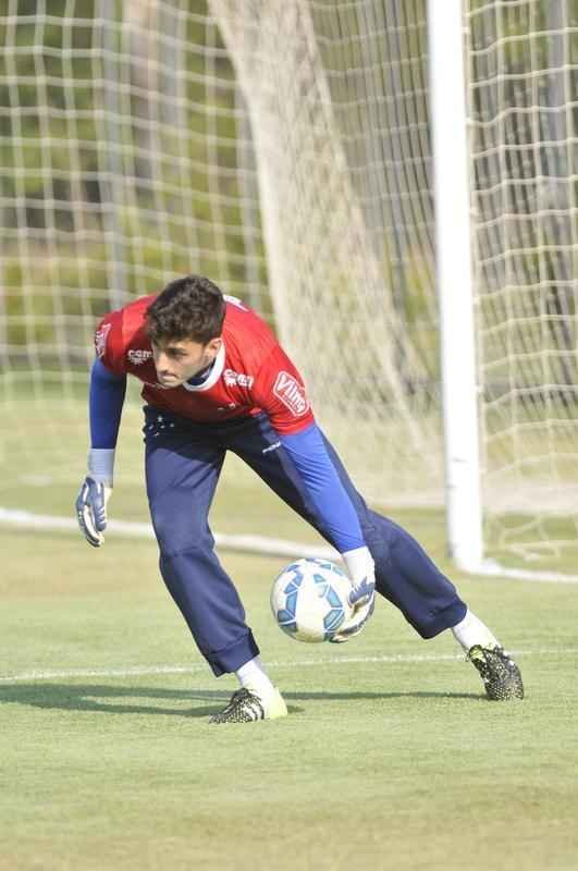 Equipe celeste se prepara para enfrentar o Gois, neste domingo, no estdio Serra Dourada