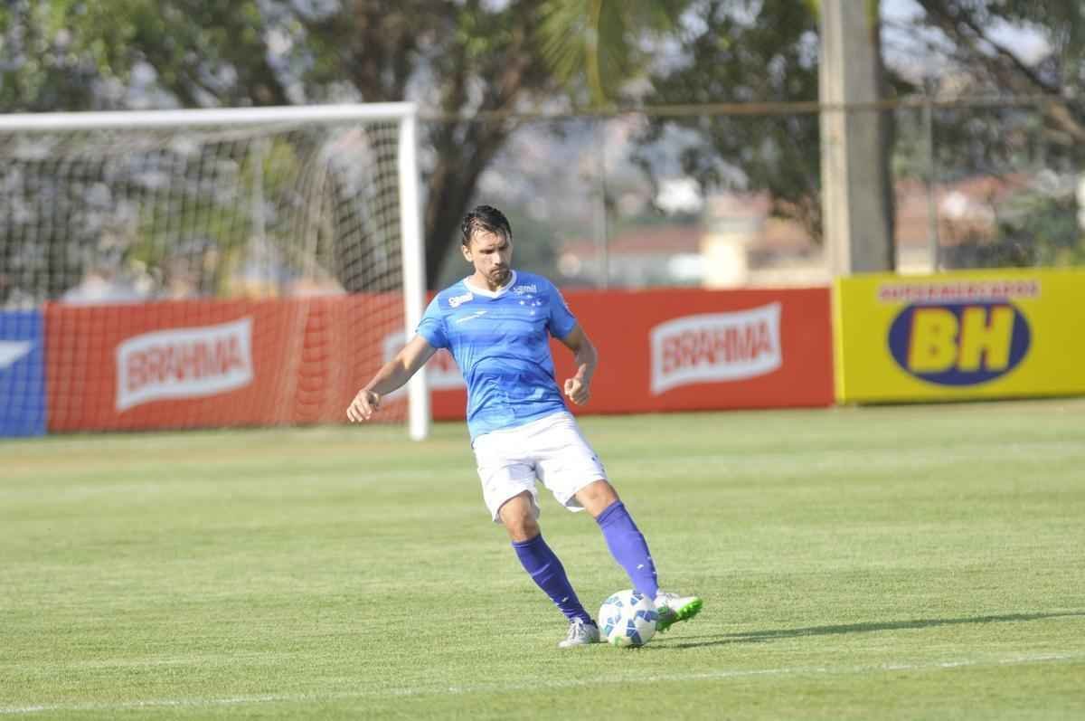 Equipe celeste se prepara para enfrentar o Gois, neste domingo, no estdio Serra Dourada