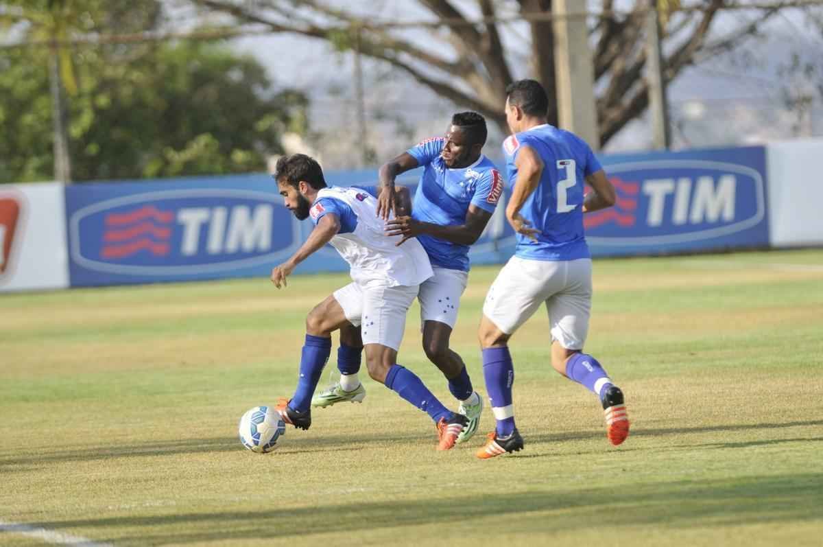 Equipe celeste se prepara para enfrentar o Gois, neste domingo, no estdio Serra Dourada
