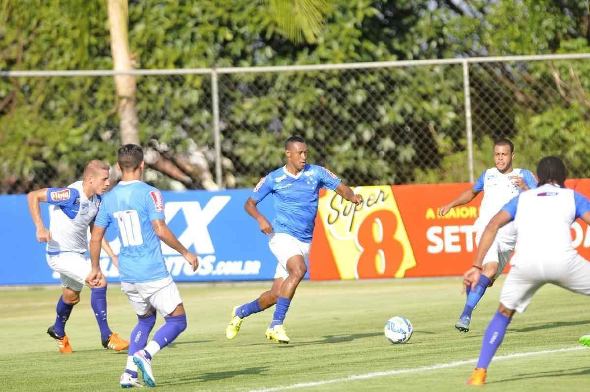Equipe celeste se prepara para enfrentar o Gois, neste domingo, no estdio Serra Dourada