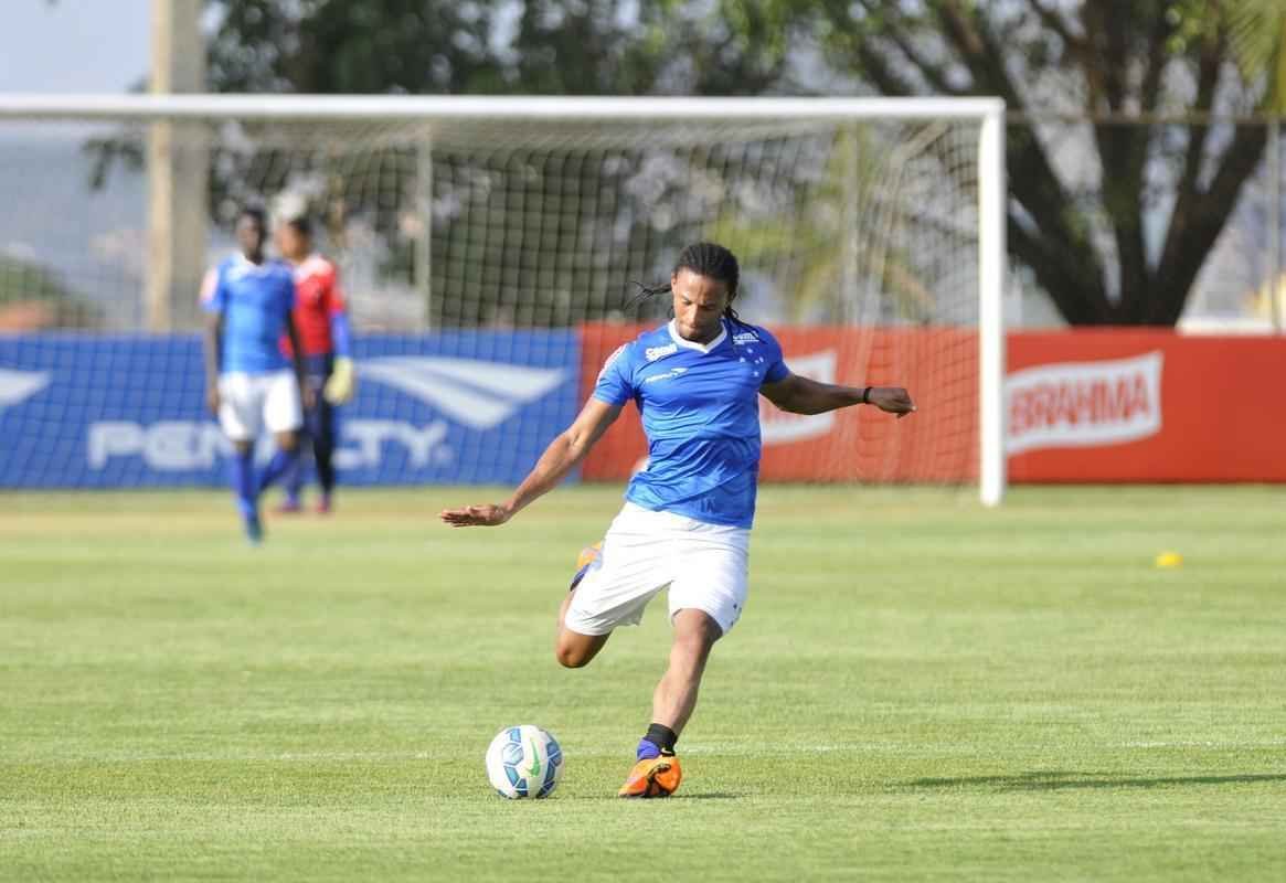 Equipe celeste se prepara para enfrentar o Gois, neste domingo, no estdio Serra Dourada