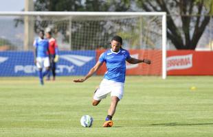 Equipe celeste se prepara para enfrentar o Gois, neste domingo, no estdio Serra Dourada