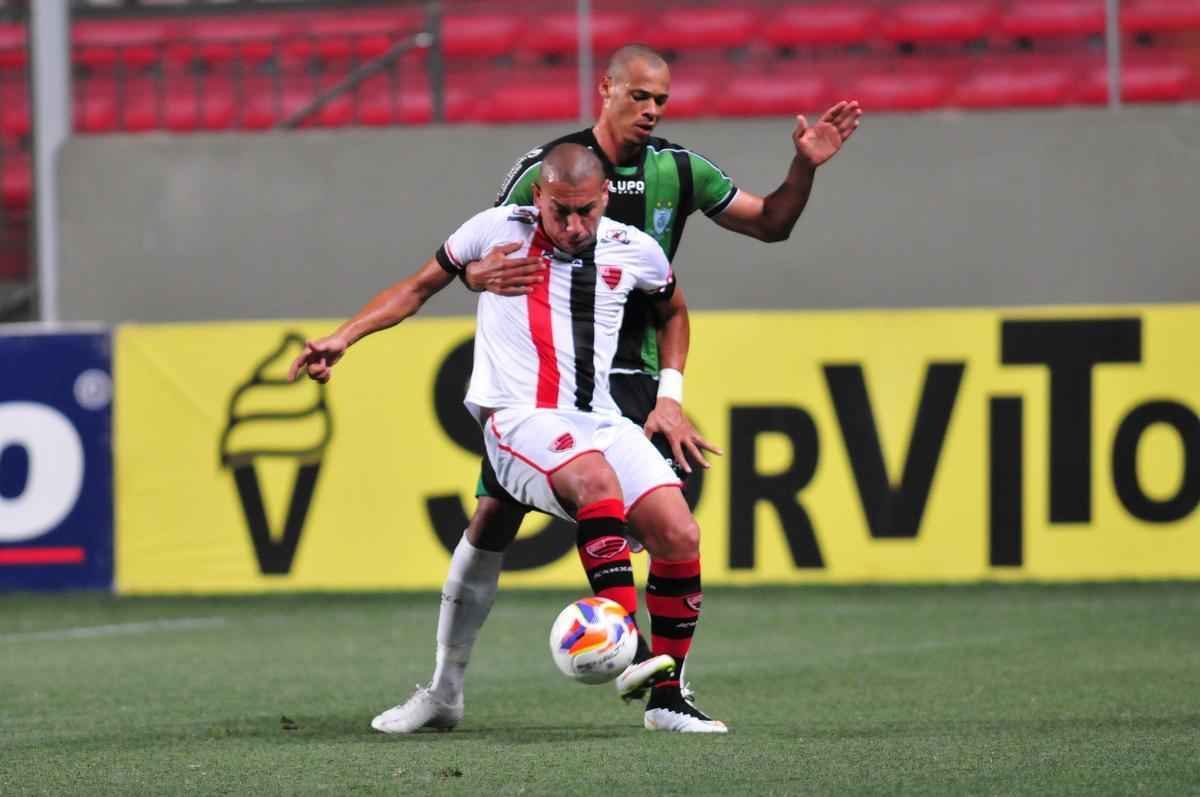 Fotos do jogo entre Amrica e Oeste, no Independncia, pela 32 rodada da Srie B (Ramon Lisboa/EM/D.A Press)