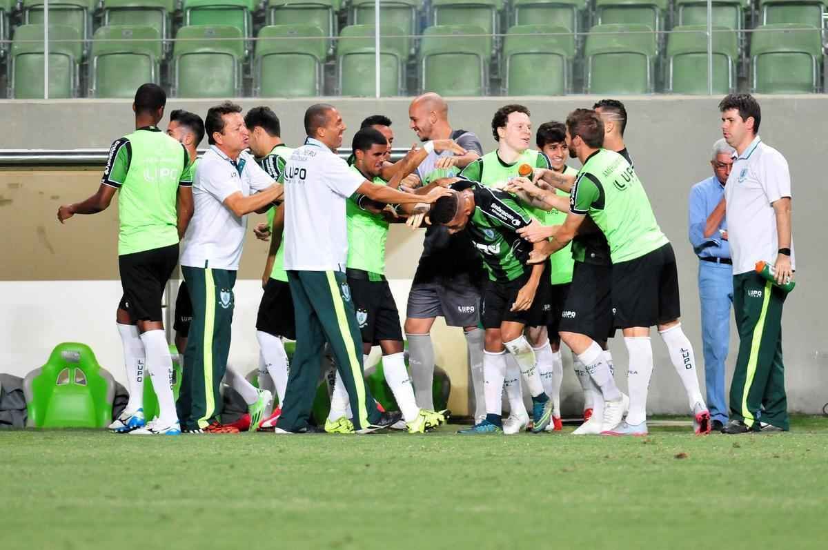 Fotos do jogo entre Amrica e Oeste, no Independncia, pela 32 rodada da Srie B (Ramon Lisboa/EM/D.A Press)
