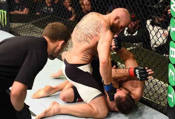 Imagens das lutas e dos bastidores do UFC Fight Night 76 em Dublin, Irlanda