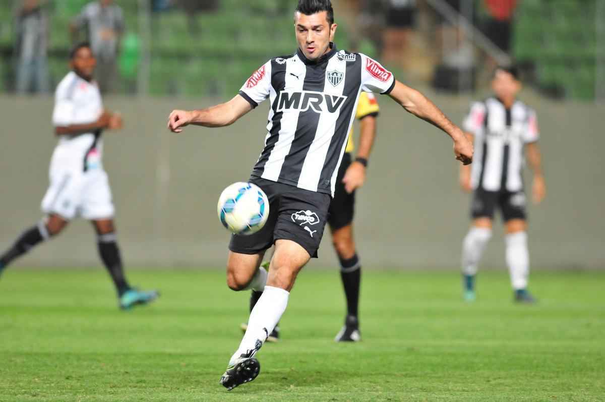 Lance de Atltico c Ponte Preta, jogo vlido pela 32 rodada do Campeonato Brasileiro