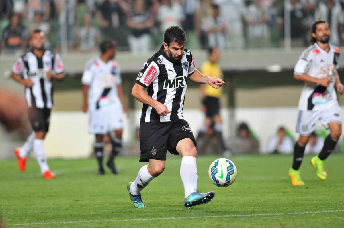 Lance de Atltico c Ponte Preta, jogo vlido pela 32 rodada do Campeonato Brasileiro