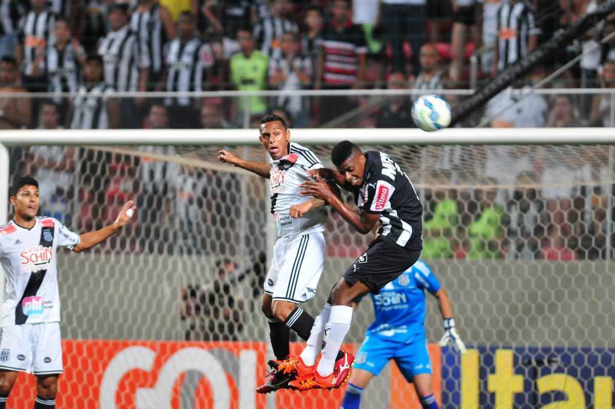 Lance de Atltico c Ponte Preta, jogo vlido pela 32 rodada do Campeonato Brasileiro
