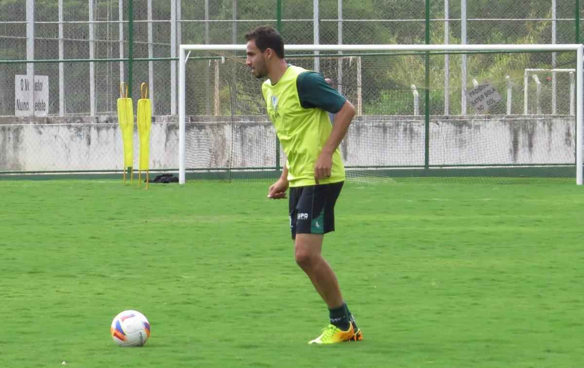 Fotos do treino do Amrica em Eli Mendes, a 21 quilmetros de Varginha, no Sul de Minas. Time alviverde encerrou preparao para jogo desta tera-feira contra o Boa, s 19h, no Melo, pela 33 rodada da Srie B.