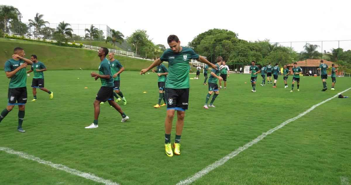 Fotos do treino do Amrica em Eli Mendes, a 21 quilmetros de Varginha, no Sul de Minas. Time alviverde encerrou preparao para jogo desta tera-feira contra o Boa, s 19h, no Melo, pela 33 rodada da Srie B.